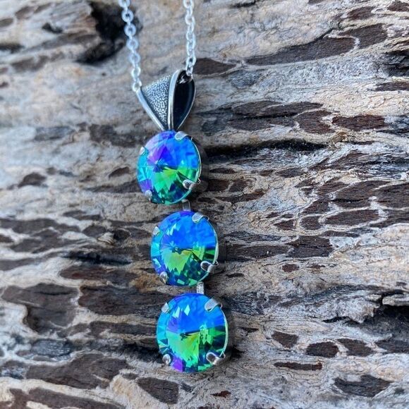 Handcrafted necklace with Swarovski crystal and chain - Picture 1 of 5